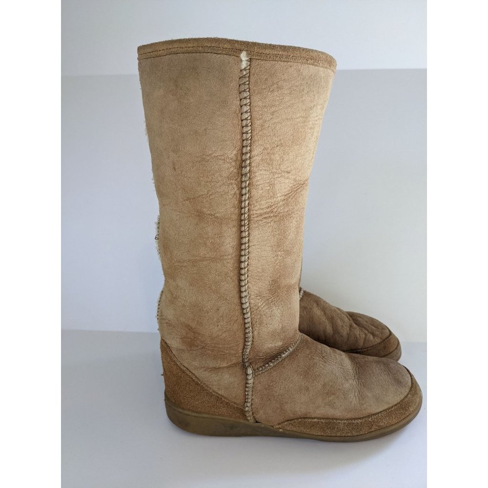 Minnetonka Leather Suede & Shearling Mukluk Style Boot 7
